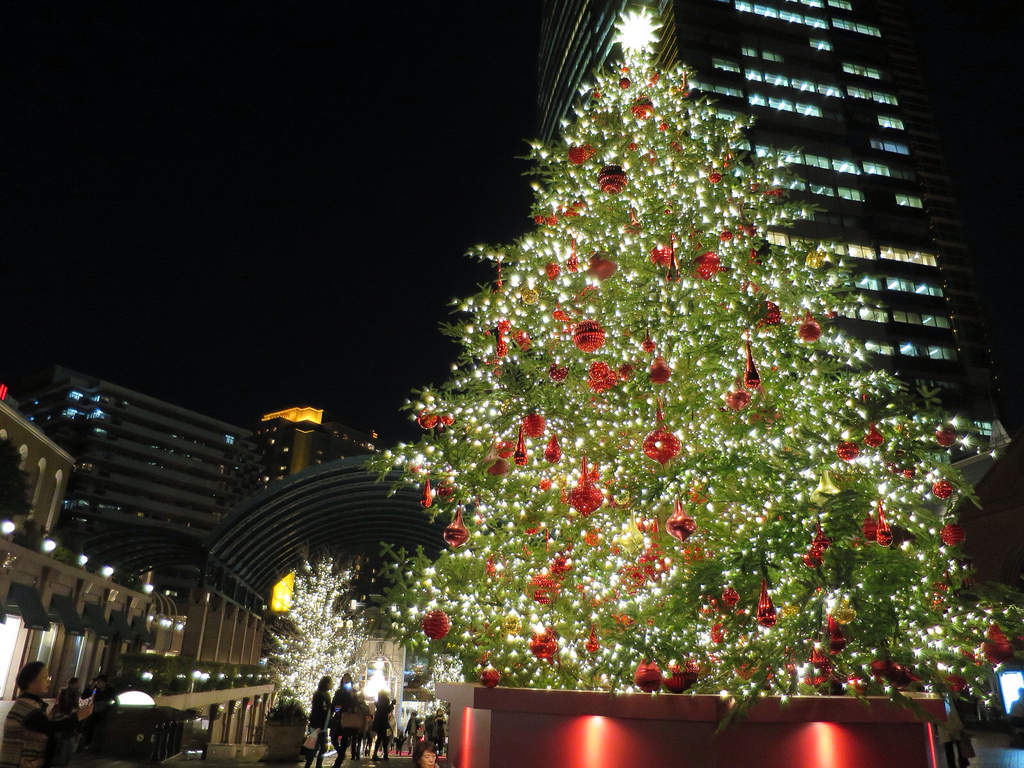阿佐ヶ谷駅　巨大クリスマスツリー点灯式